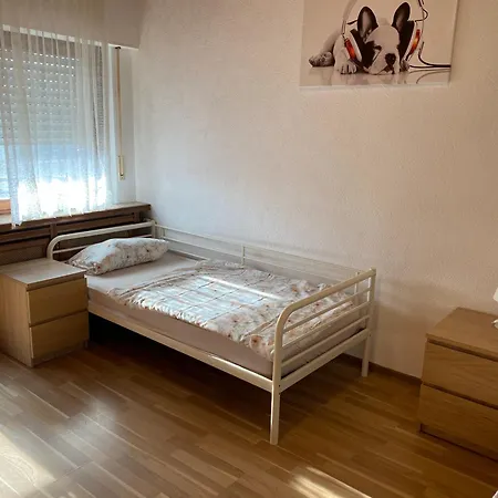 Mit 4 Schlafzimmer, Bis 6 Personen, Privatparkplatz