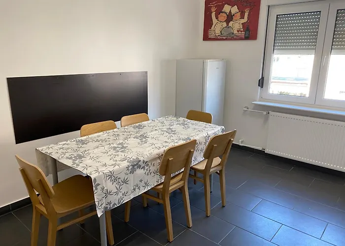 Mit 4 Schlafzimmer, Bis 6 Personen, Privatparkplatz *
