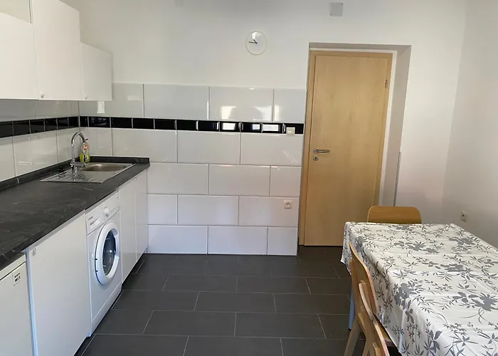 Mit 4 Schlafzimmer, Bis 6 Personen, Privatparkplatz