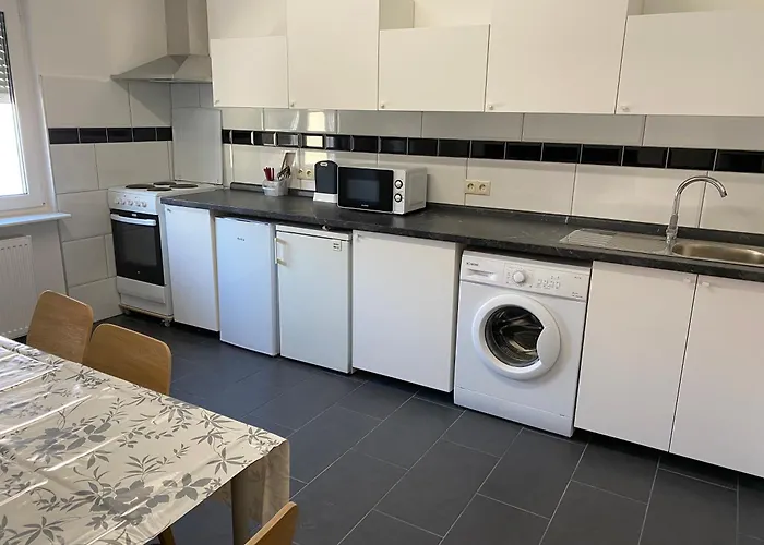 Appartement Mit 4 Schlafzimmer, Bis 6 Personen, Privatparkplatz Ludwigshafen